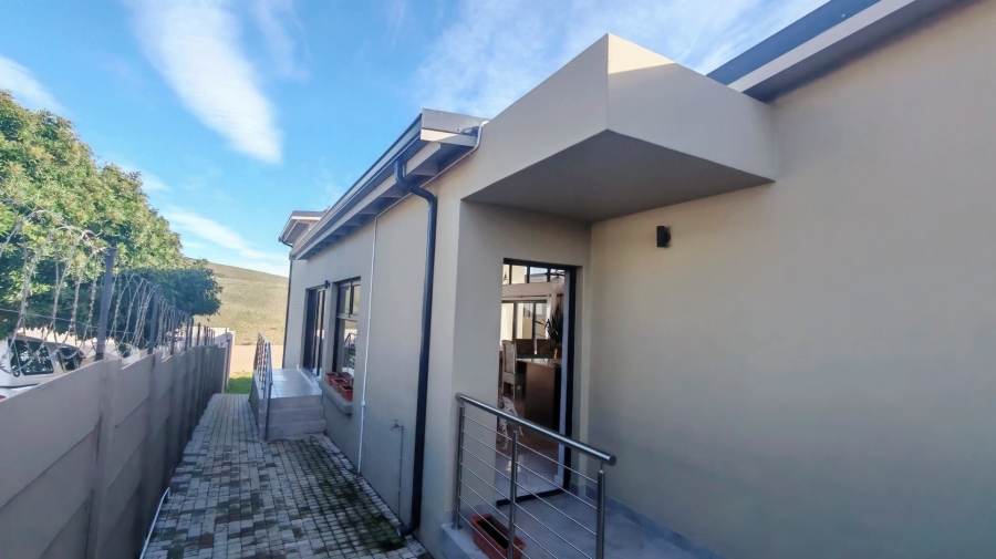 3 Bedroom Property for Sale in Hartenbos Heuwels Western Cape